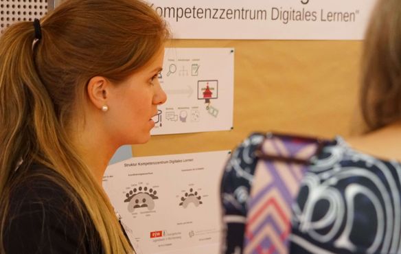 Lena König aus dem Evangelischen Medienhaus stellte das Kompetenzzentrum Digitales Lernen vor.