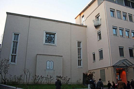 1952 wurde die neue Synagoge in der Hospitalstraße auf den Fundamenten der 1938 zerstörten Synagoge gebaut.