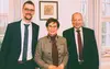 v.l.n.r. Oberkirchenrat Dr. Fabian Peters, Staatssekretärin Sabine Kurtz und Bernd Kraft, Vorsitzender des Evangelischen Bauernwerks in Württemberg, bei der Übergabe des Bewilligungsbescheids