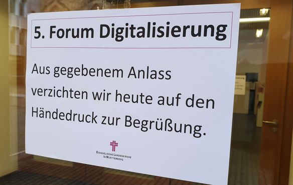 Warnhinweis in Zeiten der Coronaviren: Auf das Händeschütteln beim Digitalisierungsforum soll verzichtet werden.