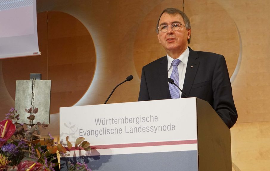 Oberkirchenrat Dieter Kaufmann (Vorstandsvorsitzenden des Diakonischen Werk in Württemberg) bei seinem Beitrag zum Bericht des Landesbischofs. 