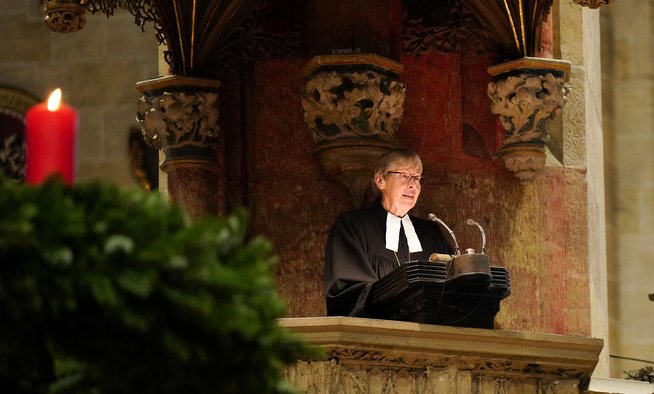 Prälatin Gabriele Wulz predigt bei ihrer Verabschiedung