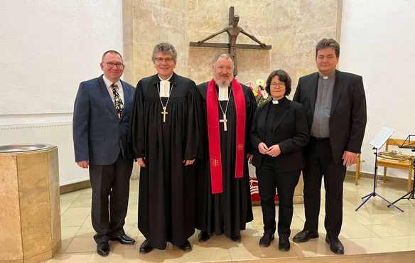 Die württembergische Delegation (v.l.n.r.): Pétur Thorsteinsson (Hoffnung für Osteuropa), Landesbischof Ernst-Wilhelm Gohl, Bischof Rolf Bareis, Kirchenrätin Dr. Christine Keim und Dekan Markus Frasch aus dem Kirchenbezirk Böblingen. 