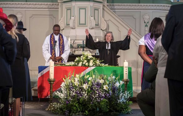 Auslandsbischöfin der EKD, Petra Bosse-Huber und Ernst//Gamxamub, Bischof der Evangelisch Lutherischen Kirche in der Republik Namibia.