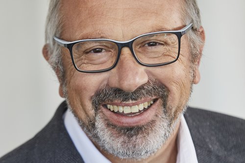 Interview: Wie Friedhöfe Räume für Begegnung werden können