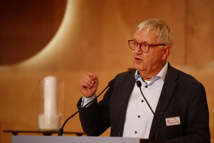 Hellger Koepff, Vorsitzender des Theologischen Ausschusses Herbsttagung der württembergischen evangelischen Landessynode im Hospitalhof.