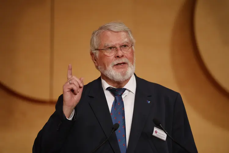 Hermann Lorenz, Synodalpräsident der Evangelischen Kirche der Pfalz Herbsttagung der württembergischen evangelischen Landessynode im Hospitalhof.
