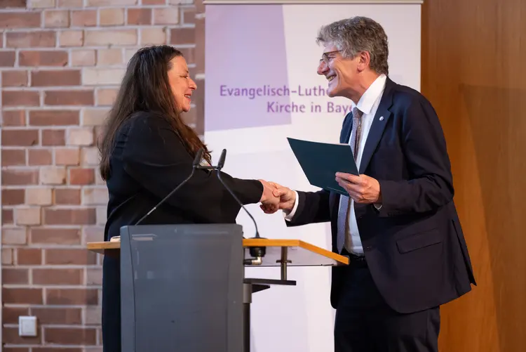 Annett Gröschner und Landesbischof Ernst-Wilhelm Gohl.