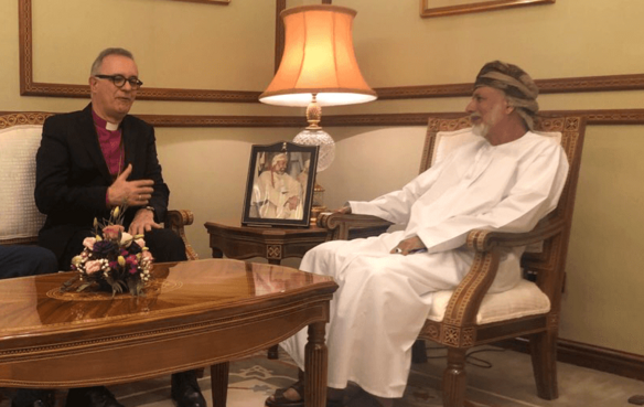 Landesbischof Dr. h. c. Frank Otfried July im Gespräch mit Youssef bin Alawi, Außenminister des Omans.