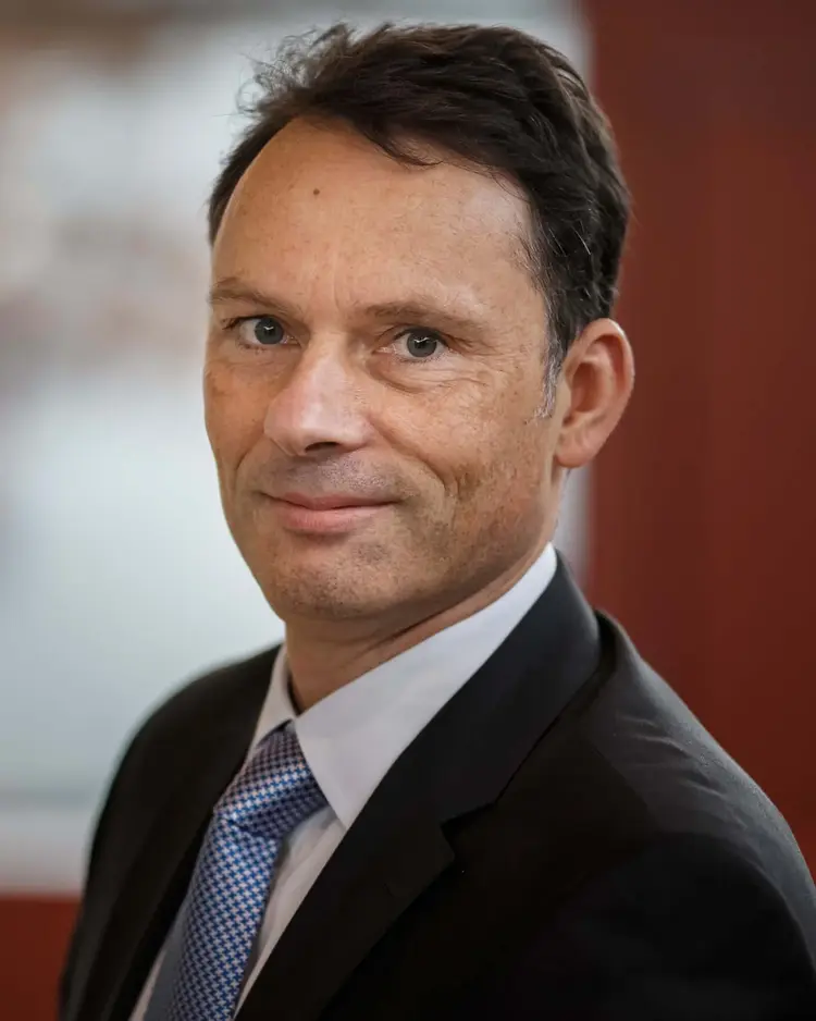 Oberkirchenrat Dr. Martin Kastrup, Finanzdezernent im Oberkirchenrat der Evangelischen Landeskirche in Württemberg Oberkirchenrat Dr. Martin Kastrup leitet das Dezernat „Finanzmanagement und Informationstechnologie“. Die Aufgaben des Dezernats umfassen die Finanzplanung, den Haushaltsplan, Steuern, Finanzcontrolling, Statistik und Liquiditätsmanagement, Internes Berichtswesen, Finanzbuchhaltung sowie Fundraising und Stiftungsmanagement. Ein weiterer Arbeitsbereich ist die Informationstechnologie der Landeskirche und des Oberkirchenrats.