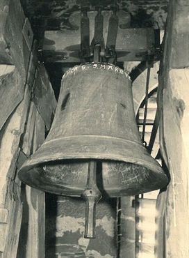 Glocke aus dem 14. Jahrhundert in der Kirche Ebhausen.