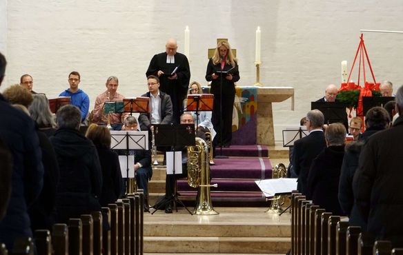 Vor der Kirchenwahl feierte die Christusgemeinde Stuttgart in einem Gottesdienst den ersten Advent - den Beginn des neuen Kirchenjahres.