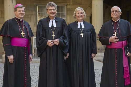 Gottesdienst und Festakt zur Verabschiedung von Landesbischof Frank Otfried July und Amtseinführung von Ernst-Wilhelm Gohl.
