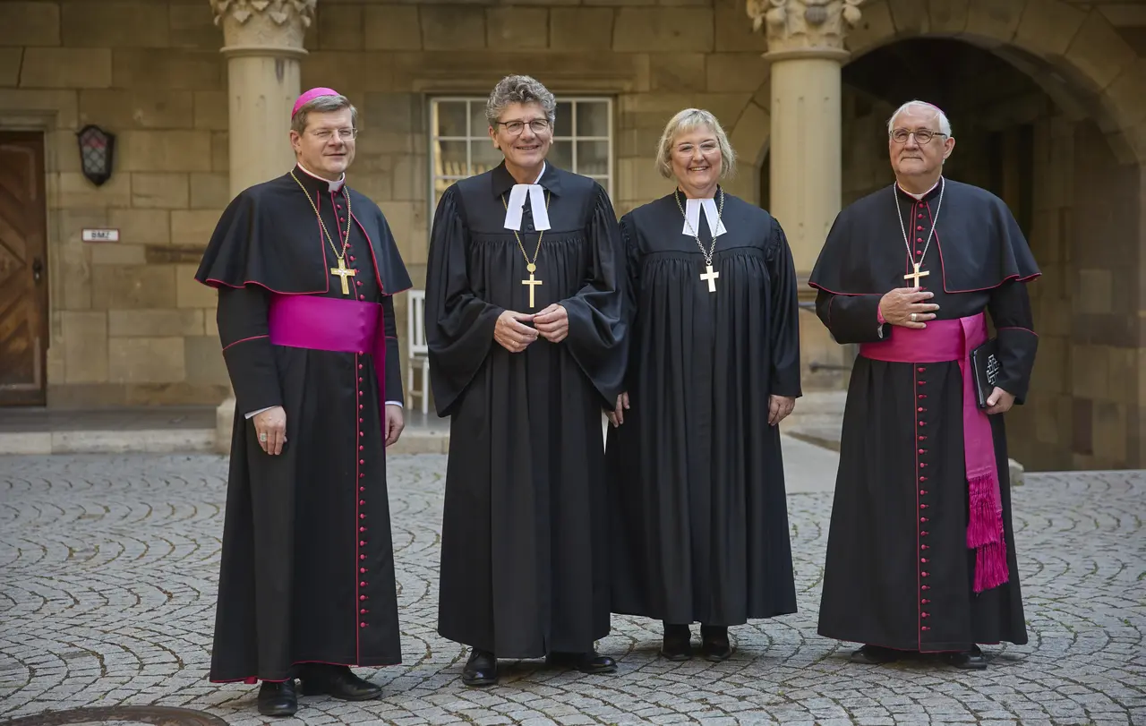 Gottesdienst und Festakt zur Verabschiedung von Landesbischof Frank Otfried July und Amtseinführung von Ernst-Wilhelm Gohl.
