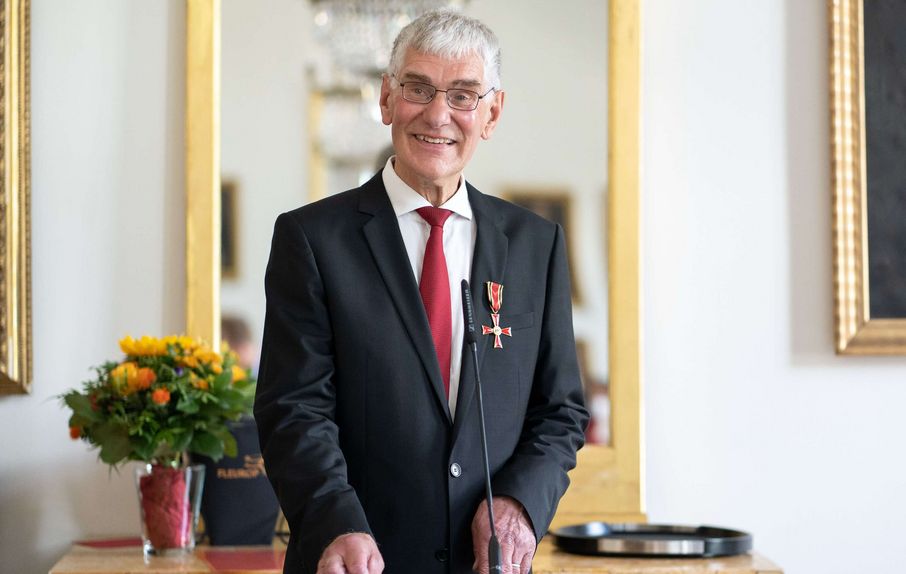 Bundesverdienstkreuz-Verleihung an Prof. Dr. Hans-Joachim Eckstein