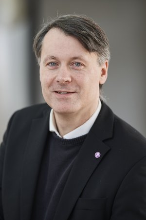  Oliver Römisch
