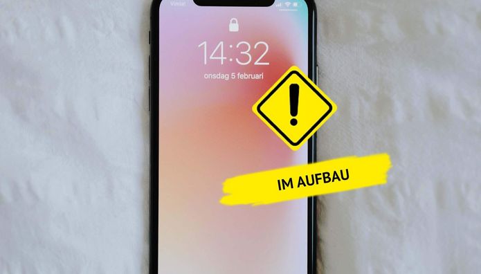 Handy mit farbigem Display auf weißem Hintergrund