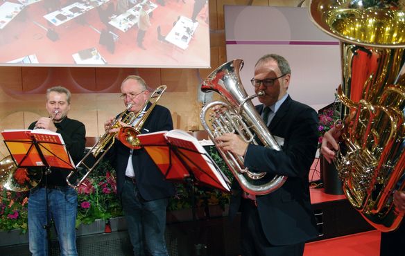 Musikalisch begann der dritte Beratungstag am Freitagmorgen: Synodale und Angehörige des Oberkirchenrates haben sich zu einer Bläsergruppe zusammengefunden.