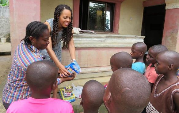 Im Mai war Maimouna Obot wieder in Nigeria - hier besucht sie ein Kinderheim, in dem „Hexenkinder" Zuflucht gefunden haben.