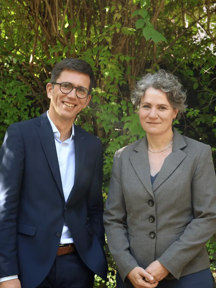 Dr. Thomas Schwieren und Ute Lachenauer Dr. Thomas Schwieren und Ute Lachenauer sind federführend an den laufenden Immobilienprozessen ihrer Kirchen beteiligt. Bild: Diözese Rottenburg-Stuttgart / Lea-Theresa Berg
