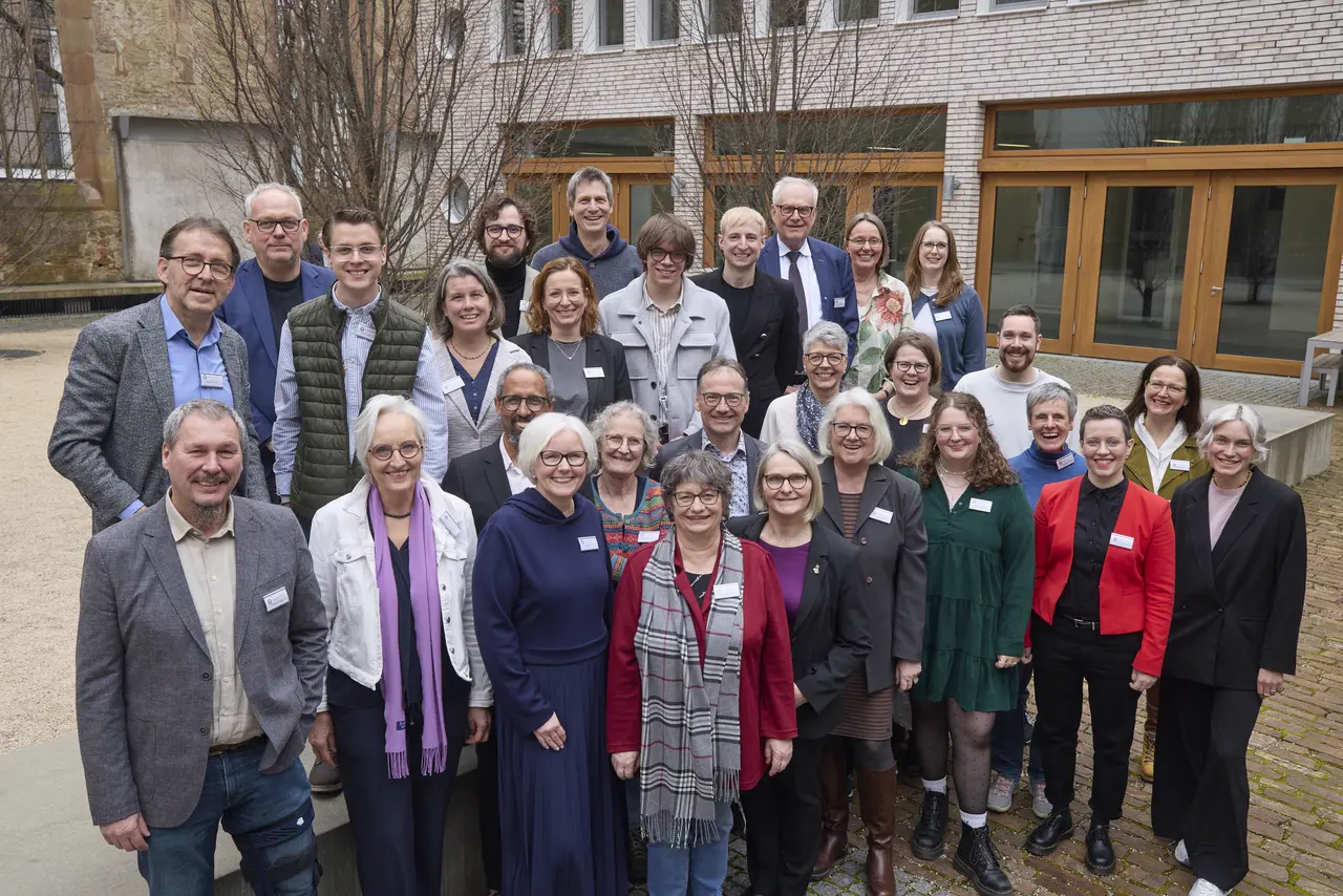 Unser Gesprächskreis in der 17. Landessynode ist groß und vielfältig. Insgesamt 31 Synodale setzen sich für eine offene und bunte Kirche ein.