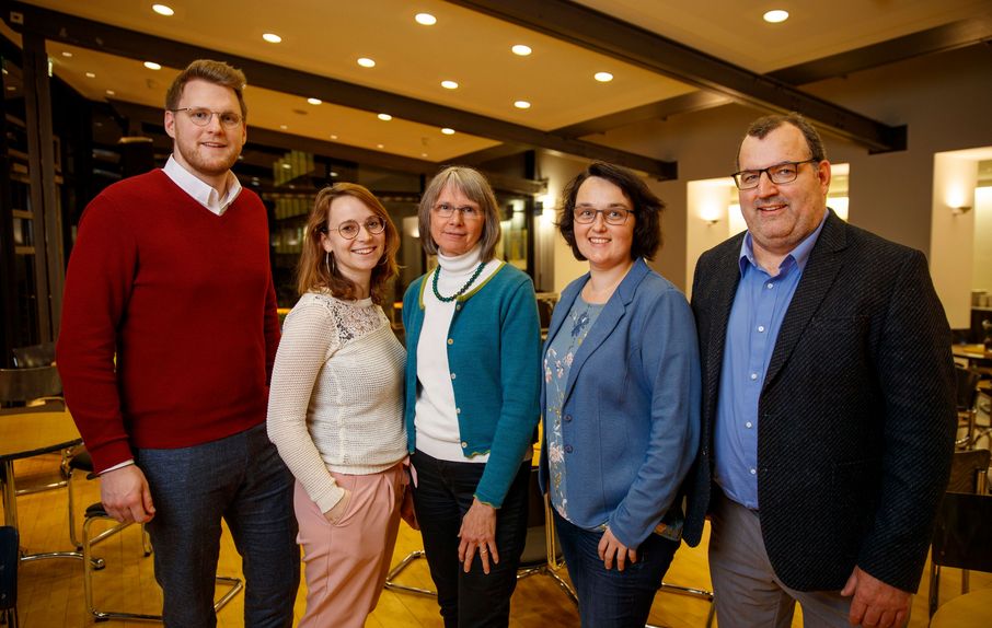 Leitung des Gesprächskreises Lebendige Gemeinde: Christian Nathan, Prisca Steeb, Maike Sachs, Anja Holland, Matthias Hanssmann (v.l.n.r.) 16. Landessynode.