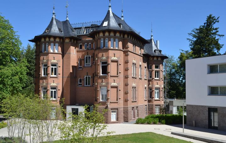 Das traditionsreiche Haupthaus der Akademie Bad Boll.