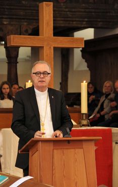 Landesbischof Dr. h.c. Frank Otfried July bat stellvertretend um Vergebung „für das Versagen der Landeskirche" nach der Festnahme von Pfarrer Julius von Jan.