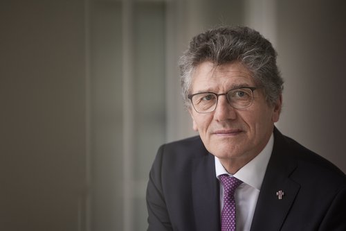 Landesbischof Gohl besucht das Kerzenanzünden zu Chanukka