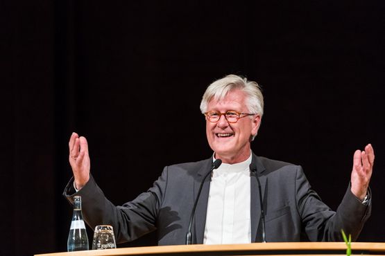 Wer für das Evangelium brenne, stehe in Gefahr auszubrennen. Pfarrer sollten sich geistliche Regenerationsquellen suchen, empfahl der Ratsvorsitzende der EKD, Prof. Dr. Heinrich Bedford-Strohm.