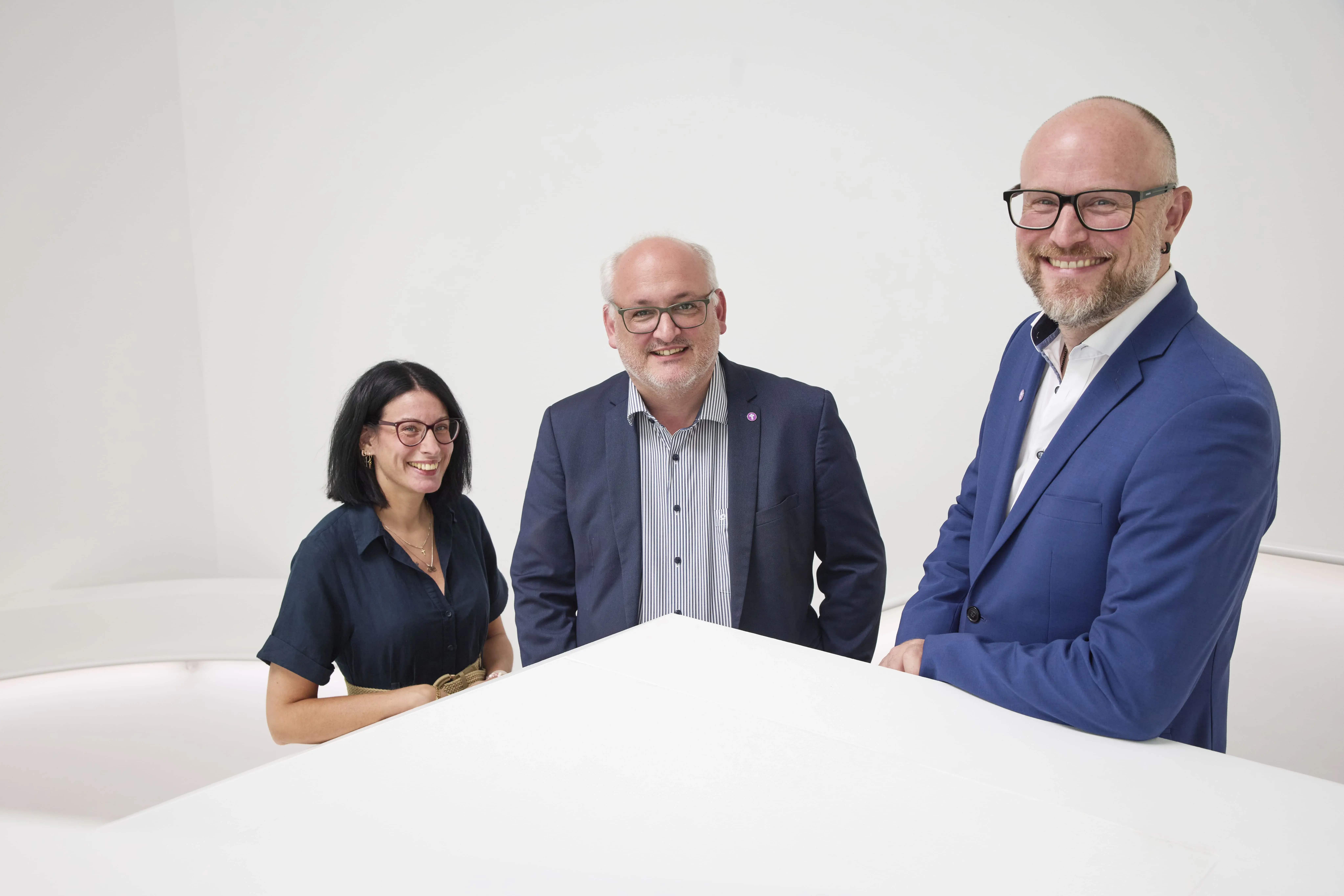 Geschäftsstelle der Württembergischen Evangelischen Landessynode vlnr.: Nathalie Kulig, Elmar Lammerskitten, Alexander Veigel