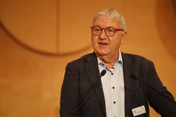 Hellger Koepff, Vorsitzender des Theologischen Ausschusses Herbsttagung der württembergischen evangelischen Landessynode im Hospitalhof.