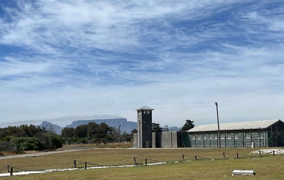 Robben Island, im Hintergrund der Tafelberg. 