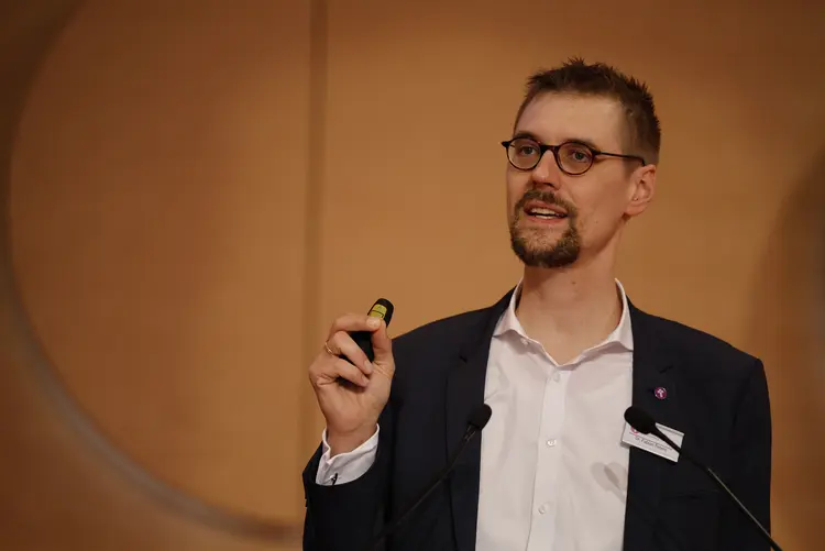 Finanzdezernent Oberkirchenrat Dr. Fabian Peters Herbsttagung der württembergischen evangelischen Landessynode im Hospitalhof.