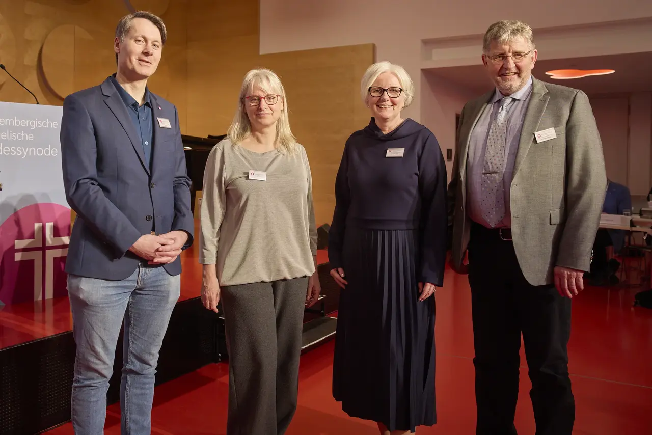 Das Präsidium der 17. Württembergischen Evangelischen Landessynode vlnr.: Oliver Römisch, Lisbeth Sinner, Synodalpräsidentin Sabine Foth, Dr. Martin Brändl