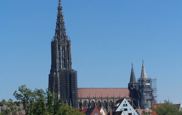 Das Ulmer Münster ist die größte evangelische Kirche in Deutschland und hat den höchsten Kirchturm der Welt: Im und am Münster findet am Sonntag, 8. September, die zentrale Eröffnungsveranstaltung des bundesweit angebotenen „Tags des offenen Denkmals“ statt.