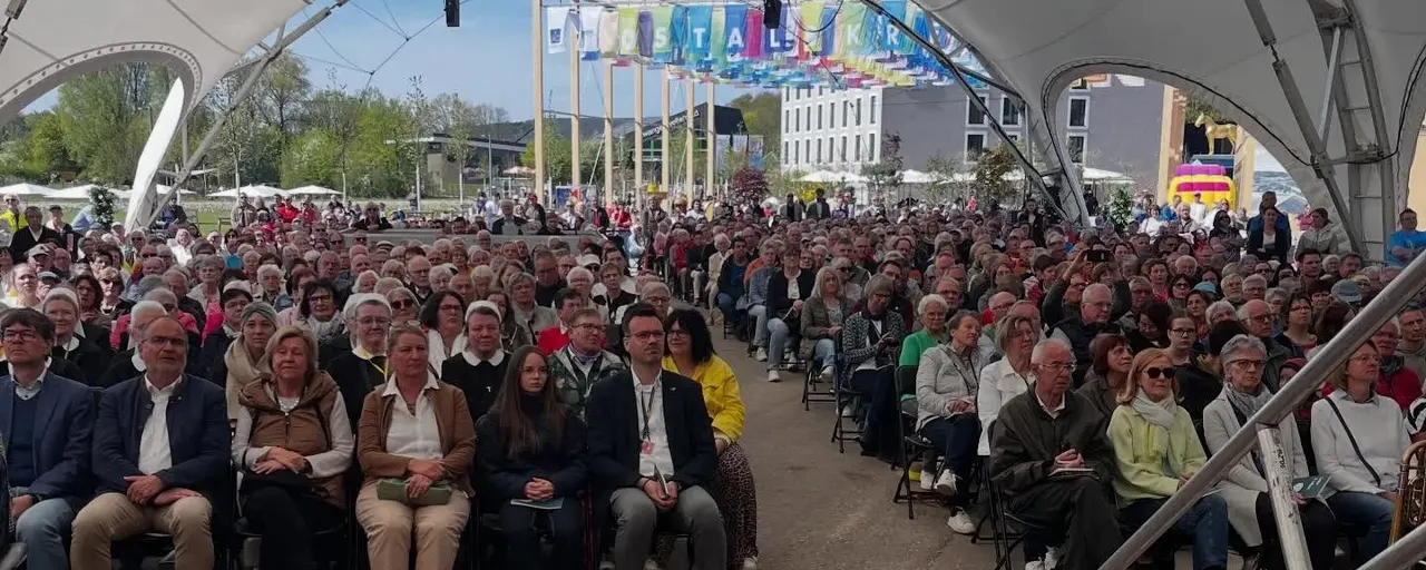 Den Eröffnungsgottesdienst haben Hunderte von Menschen besucht. Bild aus dem Post von Landesbischof Ernst-Wilhem Gohl