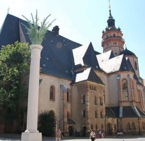 Die Nikolaikirche in Leipzig: Hier organisierten die Pfarrer Christian Führer und Christoph Wonneberger  die Friedensgebete, die zur friedlichen Revolution in der DDR maßgeblich beitrugen.