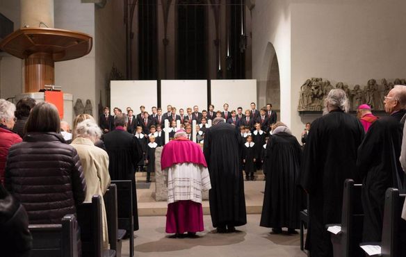 Musikalisch begleitet wurde der Gottesdienst unter anderem von den Hymnus-Chorknaben Stuttgart.