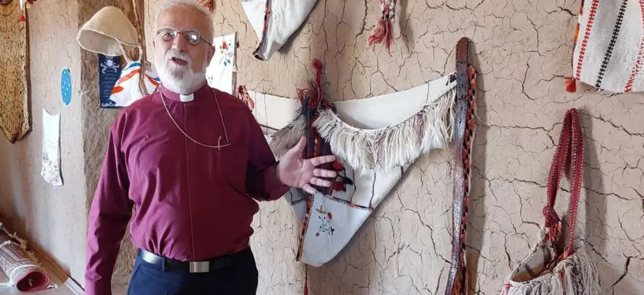 Archimandrit Emanuel Youkhana, der Direktor von CAPNI, bei einem Projektbesuch
in Nahla