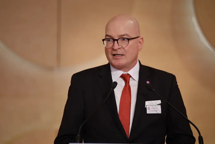 Oberkirchenrat Dr. Jörg Schneider, Leiter des Dezernats Theologie, Gemeinde und weltweite Kirche Herbsttagung der württembergischen evangelischen Landessynode im Hospitalhof.