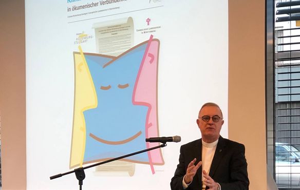 Der württembergische Landesbischof Dr. h. c. Frank Otfried July erklärt die Bedeutung der Rahmenvereinbarung mit der katholischen Diözese Rottenburg-Stuttgart.