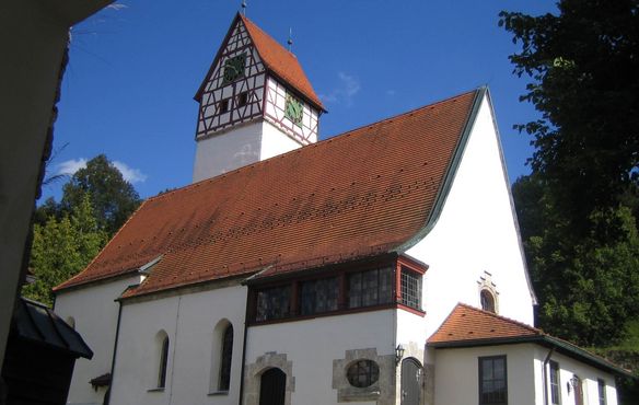 Seitenansicht der Martinskirche in Zainingen. 