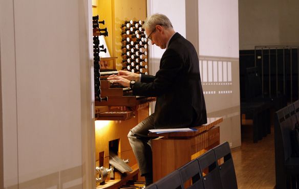 Stiftskirchen-Organist Kay Johannsen begleitete den Gottesdienst.