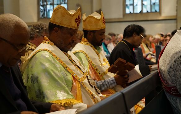 Ein Blickfang waren die traditionellen Gewänder der kirchlichen Vertreter aus aller Welt.