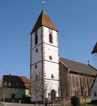 Die Kircher von Ebhausen besteht aus zwei Bauwerken: Das neugotische Kirchenschiff ist 1860 bis 1862 entstanden. Der um 1350 ursprünglich als Wehrturm entstandene Kirchturm stammt von der Vor-Vorgängerkirche und ist heute das älteste Bauwerk im Dorf.