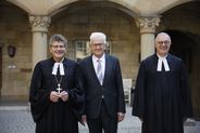 Landesbischof Ernst-Wilhelm Gohl, der frühere Landesbischof Dr. h.c. Frank Otfried July und Ministerpräsident Winfried Kretschmann