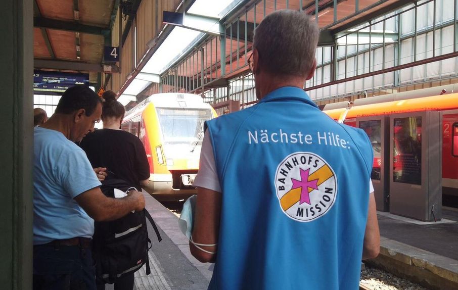 Otto Haas, Ehrenamtlicher bei der Bahnhofmission Stuttgart, ist froh, dass es eine Einrichtung wie die Bahnhofsmission gibt.